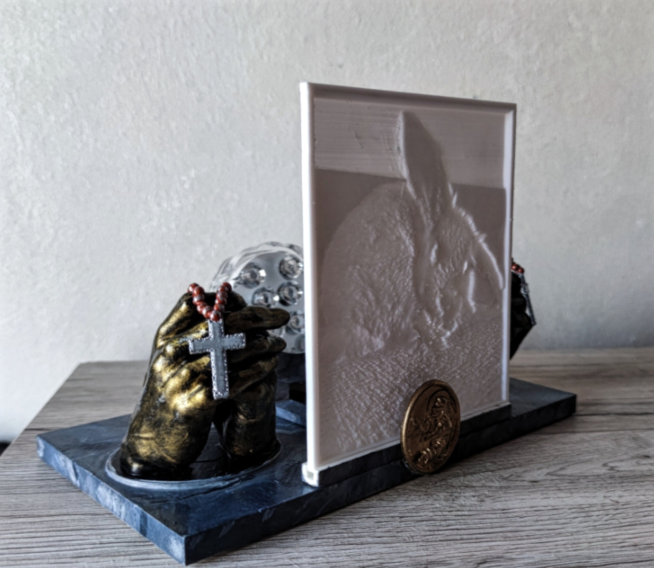 Religiöser Stand mit Lichtbild