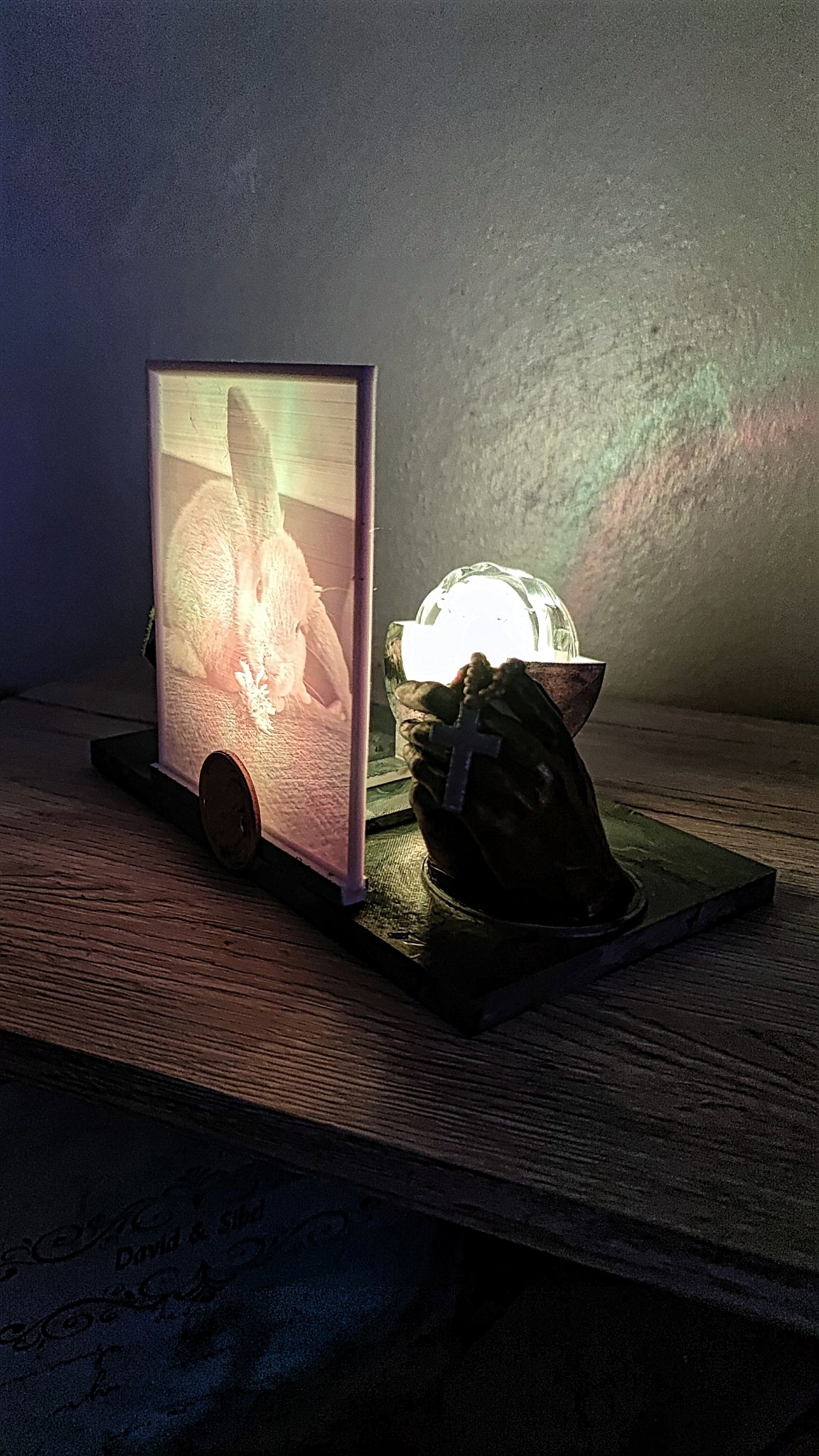 Religiöser Stand mit Lichtbild