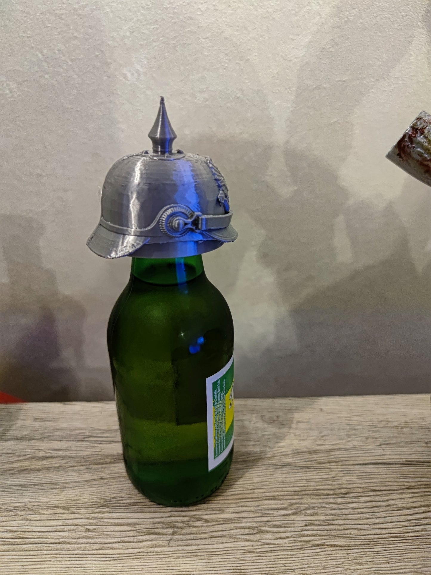 Pickelhaupe Flaschen Helm