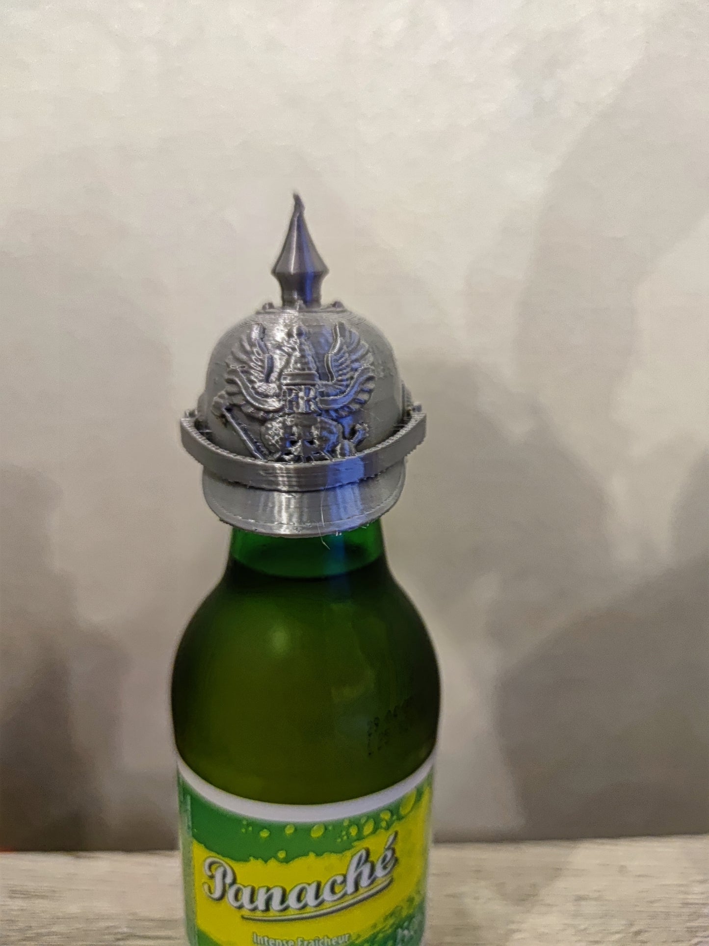 Pickelhaube Flaschen Helm